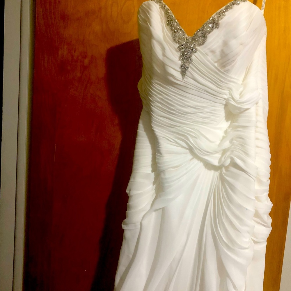Egg shell wedding dress with Rhine stones